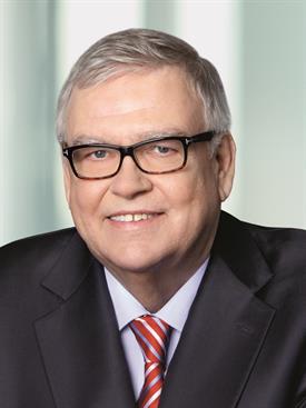 portrait photo of Dr. Dr. h.c. Faßbender